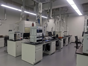 全鋼儀器臺(tái)03